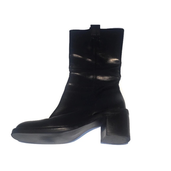 NWOT Banana Republic black leather boot, slip on 8 - Picture 8 of 15